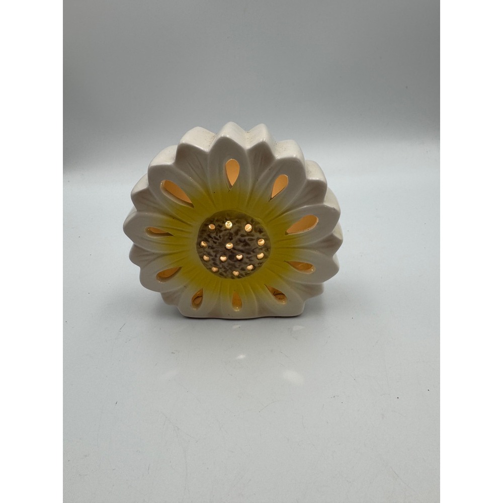 Ceramic Daisy Flower LED Light Battery Operated White Yellow Floral Decor
